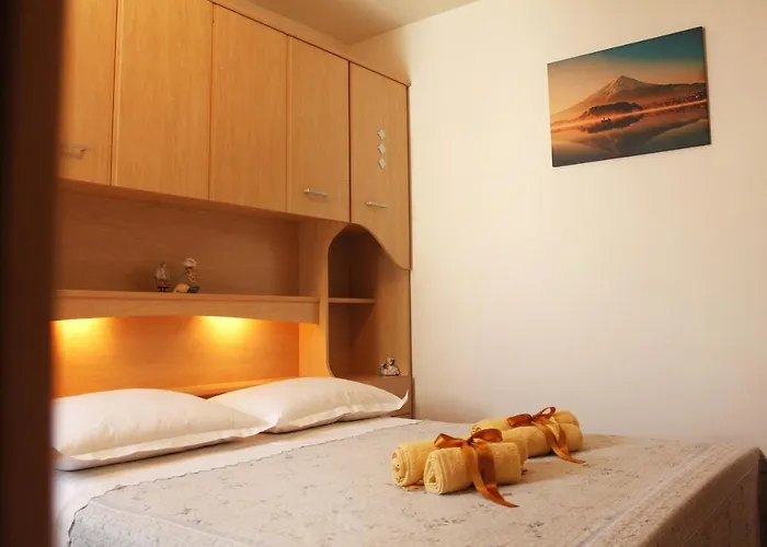 With A Parking Space - 15964 아파트