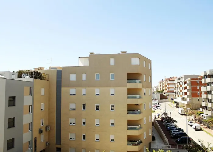 With A Parking Space - 15964 아파트